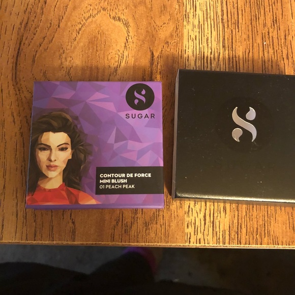 Variety of brand new makeup products. - Picture 2 of 8